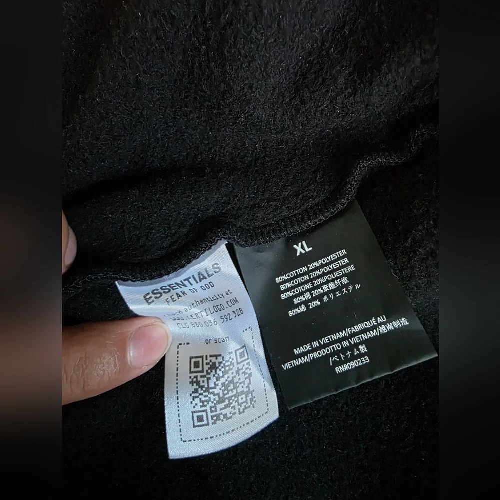 Fear of God Essentials Classic Fit Logo Graphic Sweatshirt - Picture 9 of 9